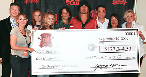 Kid Rock hands out check for Operation Homefront